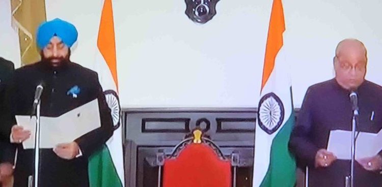 बड़ी खबर : प्रोटेम स्पीकर बंशीधर भगत को राज्यपाल ने दिलाई शपथ।