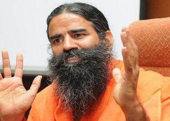 तीखे बोल : पेट्रोल डीजल पुरानी बयान याद दिलाने पर भड़के बाबा रामदेव। पत्रकार को दी धमकी 