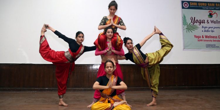 योग बढ़ाता है स्मरण शक्ति और एकाग्रताः कुलपति