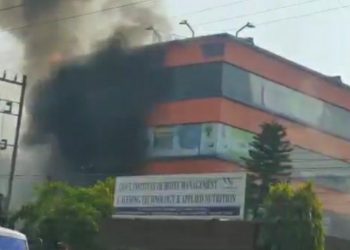 हादसा: देहरादून डिपार्टमेंटल स्टोर में लगी भीषण आग