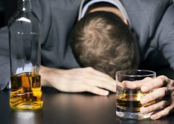 Big breaking: शिक्षक ने शराब का सेवन कर विद्यालय में की अभद्रता ।