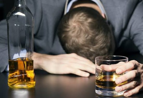 Big breaking: शिक्षक ने शराब का सेवन कर विद्यालय में की अभद्रता ।