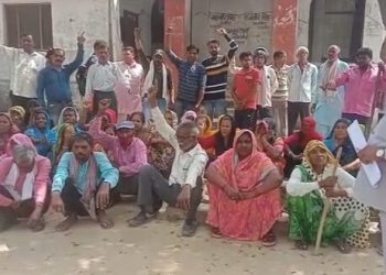 बड़ी खबर:  अपात्र लोगों को बीपीएल सूची से हटाने पर ग्रामीणों का धरना