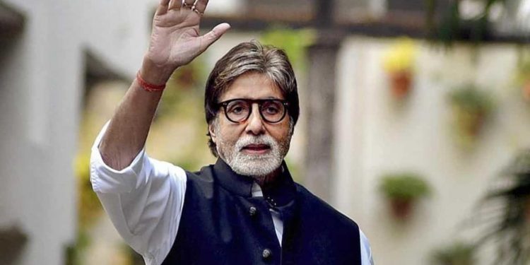 बॉलीवुड : जौली ग्रांट एयरपोर्ट पहुंचे महानायक