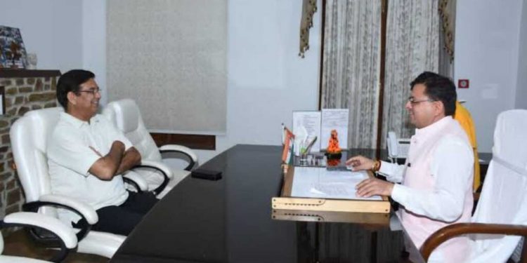 सियासत : कांग्रेस नेता प्रीतम सिंह ने कि धामी से मुलाकात, राजनीति में मचा हड़कंप