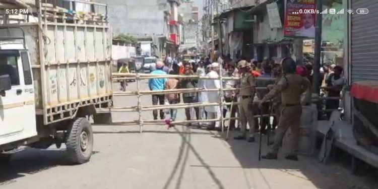 बड़ी खबर : पुलिस प्रशासन ने कॉन्ग्रेस विधायक को घर पर नजरबंद कर अतिक्रमण पर चलाई जे.सी.बी.