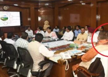 अधिकारिक बैठक में हुए सम्मिलित बालकृष्ण आचार्य पर उठे सवाल ।