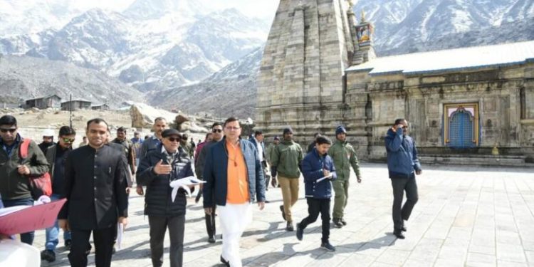 केदारनाथ पुनर्निर्माण कार्यों का जायजा लेने पंहुचे सीएम धामी…