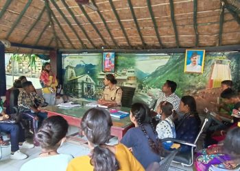सुचेतना संस्था ने बालिकाओं को कराया कोतवाली का भ्रमण। दी महत्वपूर्ण अपराधों की जानकारी