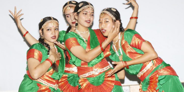 श्री गुरु राम राय विश्वविद्यालय में फोटोग्राफी एवं हिंदी नाट्य सभा क्लब का उद्घाटन…