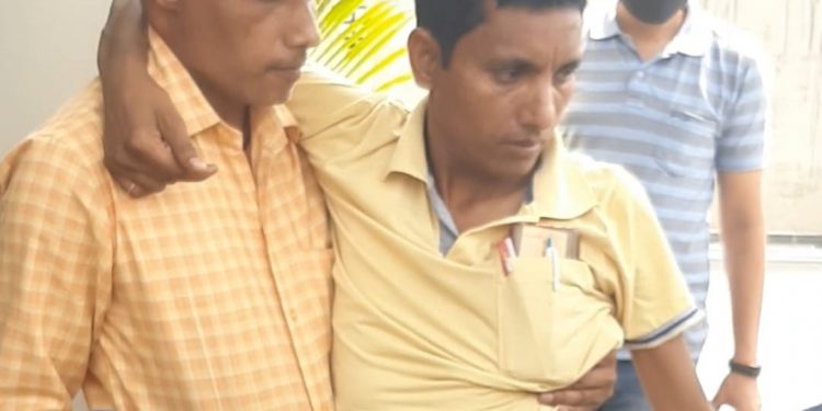 बिग ब्रेकिंग : गोल्डन कार्ड में इलाज न मिलने से नाराज कर्मचारियों ने स्वास्थ्य प्राधिकरण पहुंचकर जमकर हंगामा काटा ।