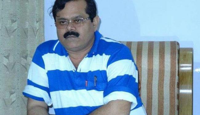 सुप्रीम कोर्ट : पूर्व से फरार चल रहे आयकर आयुक्त को तीन सप्ताह के अंदर सरेंडर करने के आदेश 