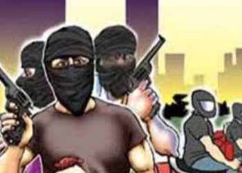 क्राइम : घर में घुसे 12 डकैत, महिलाओं के साथ की मारपीट, एक की मौत