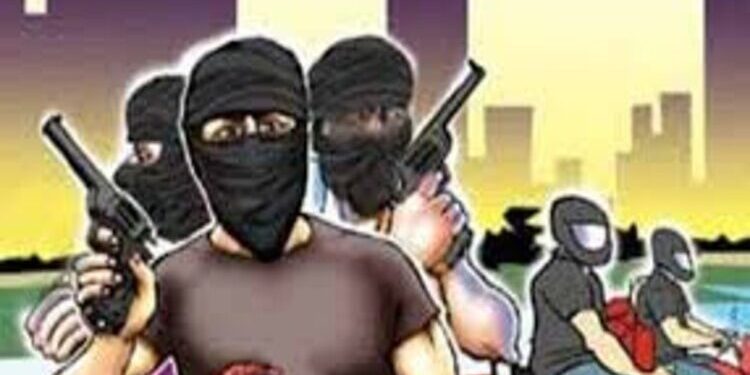 क्राइम : घर में घुसे 12 डकैत, महिलाओं के साथ की मारपीट, एक की मौत