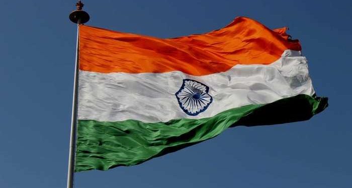 पूर्व मंत्री की बहू आरुषि ने अंटार्कटिका में गाड़ा झंडा 