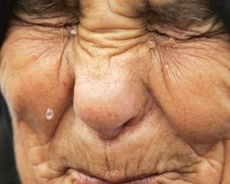 इंसानियत हुई शर्मसार : बूढ़ी मां को मारपीट कर निकाला घर से।