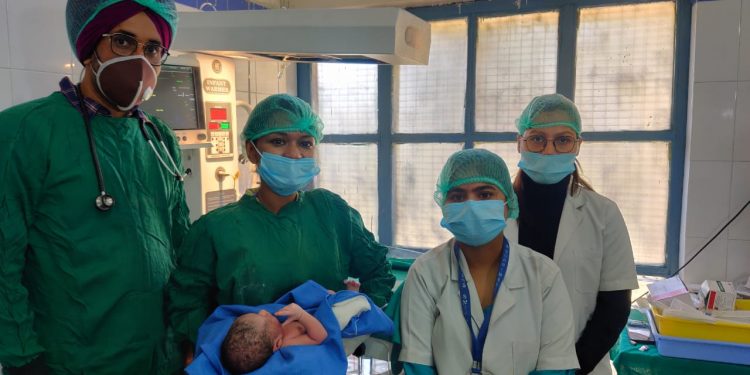 सामुदायिक स्वास्थ्य केन्द्र घंडियाल में पहली सफल सिजेरियन डिलीवरी। जच्चा-बच्चा स्वस्थ