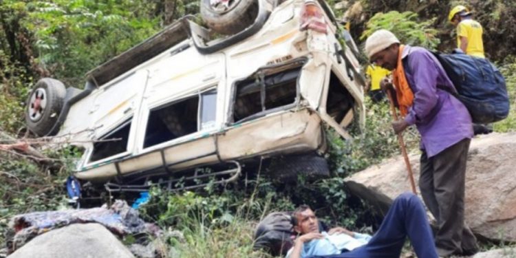 दुर्घटना : गौरीकुंड हाईवे पर वाहन दुर्घटनाग्रस्त, 6 घायल