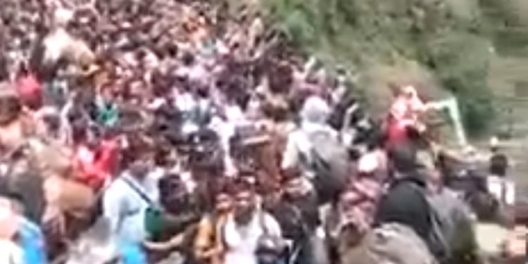 चारधाम : यात्रा से रोक हटते ही श्रद्धालुओं का उमड़ा सैलाब