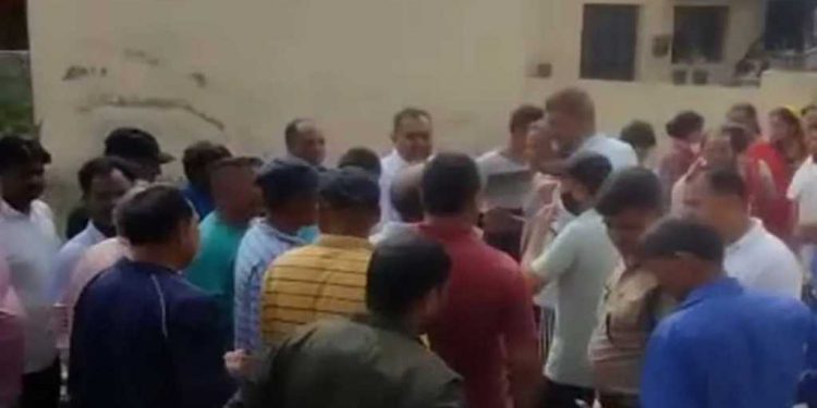 हादसा : हाईटेंशन तार की चपेट से झुलसे दो मासूम, हालात गंभीर