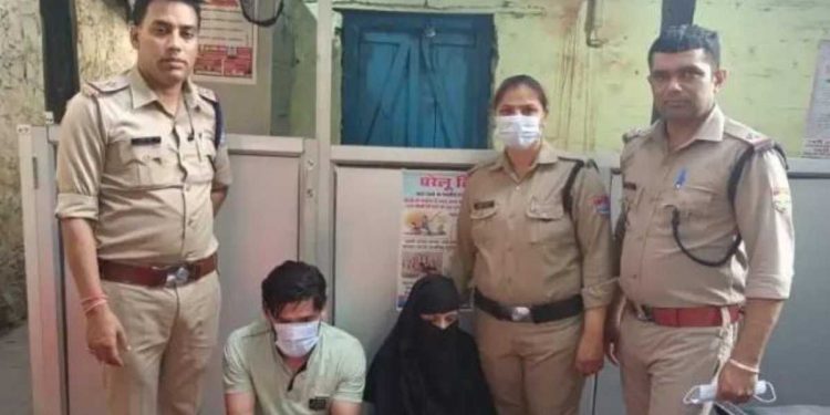 गजब : प्यार को परवान चढ़ाने के लिए घर की ही तिज़ोरी कर दी साफ, हुए गिरफ्तार