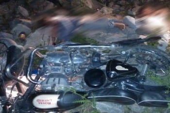 दुर्घटना : देवप्रयाग गहरी खाई में गिरा वाहन, 1 की मौत