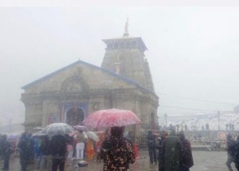 चारधाम : केदारनाथ में हिमपात, देखिए वीडियो