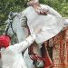 बड़ी खबर : दूल्हे को जबरन घोड़ी से उतारे जाने वाले ग्रामीणों पर मुकदमा दर्ज