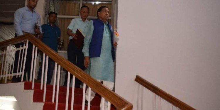 बड़ी खबर: परिवहन मंत्री की बिगड़ी तबियत। सदन में मचा हड़कंप