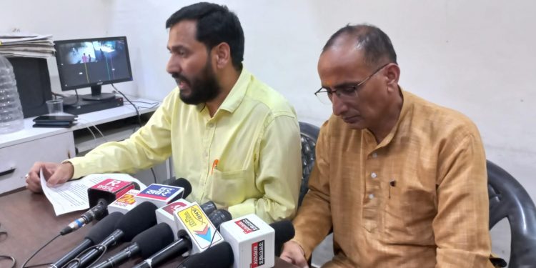 बड़ी खबर: कल यूकेडी का पुलिस भर्ती में जिला स्तर का कोटा समाप्त किए जाने पर मुख्यालयों पर धरना प्रदर्शन