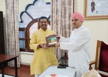 उत्तराखण्ड के महामंत्री अजय कुमार ने सोमवार को श्री दरबार साहिब में टेका मत्था टेका