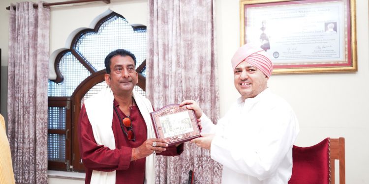 अभिनेता हेमंत पाण्डे ने श्री दरबार साहिब में टेका मत्था।श्री दरबार साहिब का इतिहास व पौराणिक महत्व जानकर हुए अभिभूत