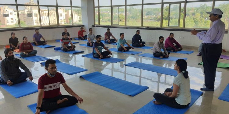 अंतर्राष्ट्रीय योग दिवस के अवसर पर महिला प्रौद्योगिकी संस्थान में किया गया योगाभ्यास का आयोजन