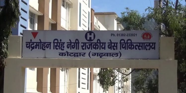 इस गवर्नमेंट अस्पताल ने मानवता की सारी हदें कर दी पार। महिला को प्रसव कराने के लिए कर दिया साफ इनकार