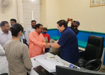 श्री महंत इन्दिरेश अस्पताल की ओर से रोगियों को निःशुल्क दवा बांटी गई