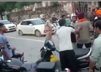 बड़ी खबर: यात्रियों ने स्थानीय महिलाओं पर की अभत्र टिप्पणी। विरोध करने पर यात्रियों ने युवक का सिर फोड़ा।