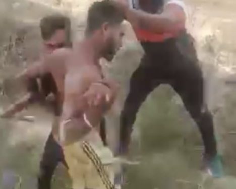 दबंगई: किच्छा में तीन लोगो ने एक युवक को बेरहमी से पीटा। वायरल वीडियो