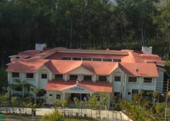 सावधान: स्कूल में प्रवेश दिलाने पर ठगी का खेल।अभिभावक बन रहे शिकार