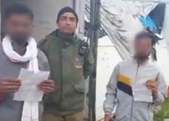 बड़ी खबर: श्रद्धालुओं को बाबा के धाम में हुक्का पीना पड़ा महंगा