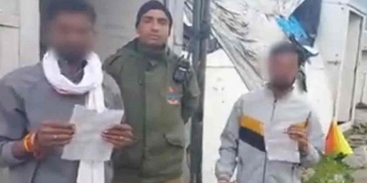 बड़ी खबर: श्रद्धालुओं को बाबा के धाम में हुक्का पीना पड़ा महंगा