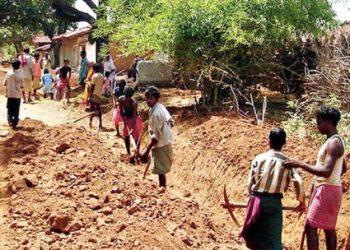 उत्तरकाशी: मनरेगा में काम करने गयी 5 महिलाएं मट्टी में दबी, एक की मौत