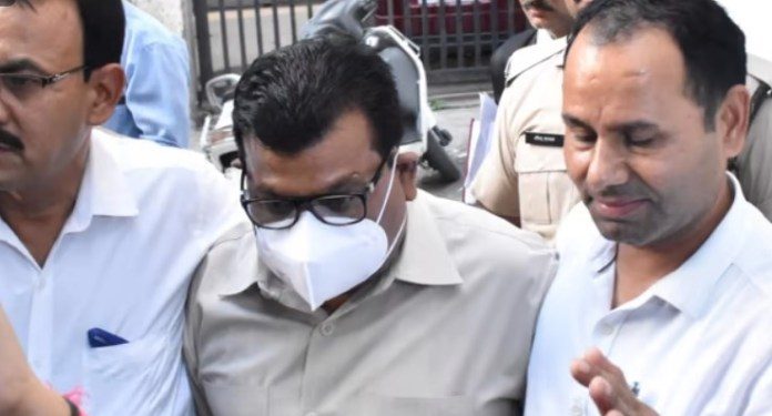 बड़ी खबर:  बहुचर्चित आईएएस जेल में रहते हुए रिटायर