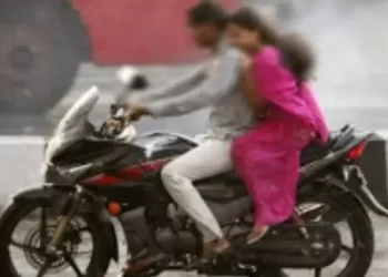 अजब गजब :पत्नी पति संग गई बाजार प्रेमी संग फरार। मुकदमा दर्ज