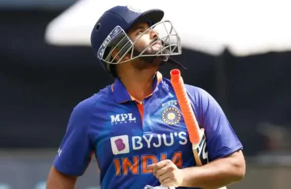 बड़ी खबर: उत्तराखंड के लाल ने विदेश धरती पर किया कमाल। तोड़ा धोनी का रिकॉर्ड। लगाया शतक