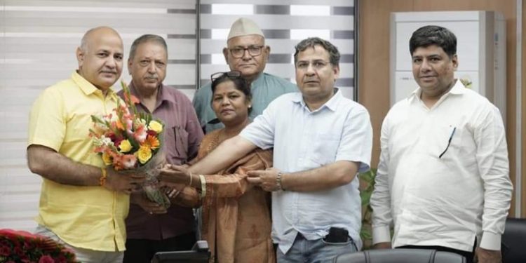 बड़ी खबर: इन तीन नेताओं ने कांग्रेस छोड़।थामा आप का हाथ