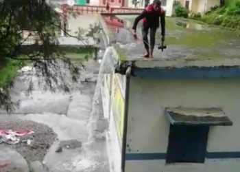 बड़ी खबर:-शिक्षा के नाम पर करोड़ों रुपए उड़ाने के बाद भी जर्जर हालत में स्कूल भवन