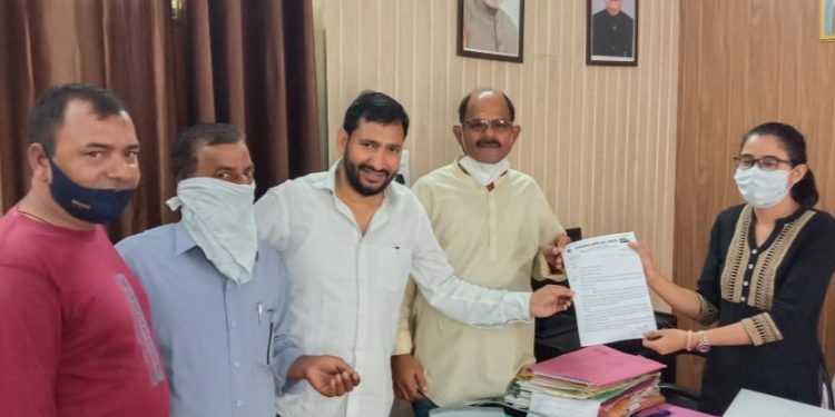 जिलेवार कोटा खत्म करने पर यूकेडी आक्रोशित। सौंपा ज्ञापन