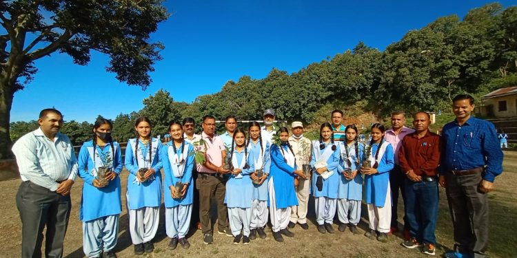 विद्यालयों में मनाया गया हरेला पर्व। बच्चों ने मेरा पौधा,मेरा दोस्त के तहत किया पौधरोपण