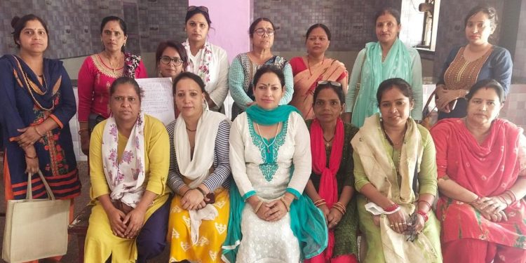 आंगनवाड़ी कर्मचारी संघ की बैठक प्रदेश महामंत्री और जिला संयोजिका के संचालन में हुई सम्पन्न