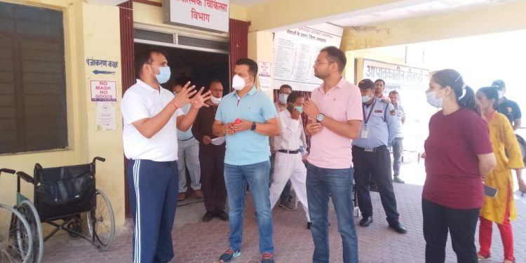 बड़ी खबर: टिहरी के नवनियुक्त जिलाधिकारी ने किया जिला चिकित्सालय का निरीक्षण